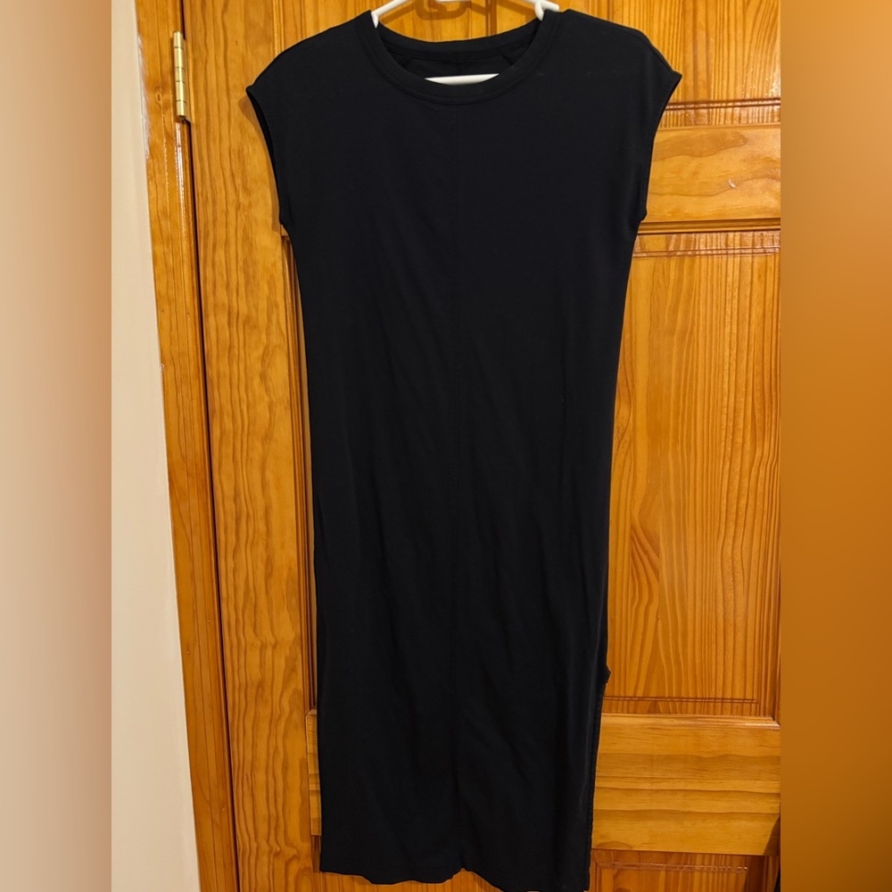 EVERLANE black tee dress